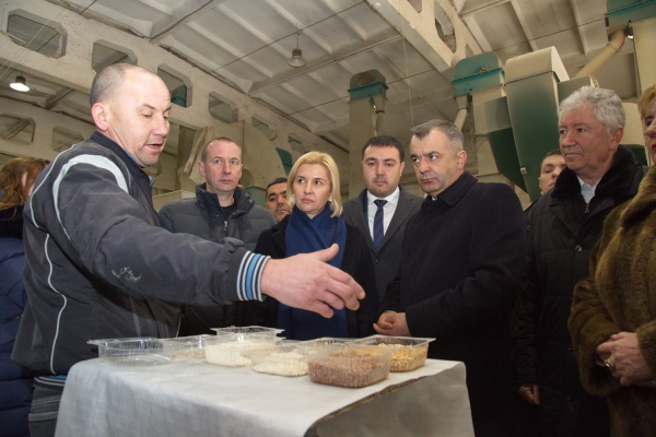 Премьер-министр посетил зону свободного предпринимательства «Валканеш»
