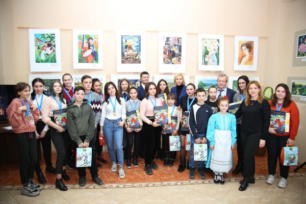 «Дети рисуют мир»: 26 юных художников из Гагаузии стали финалистами международного конкурса