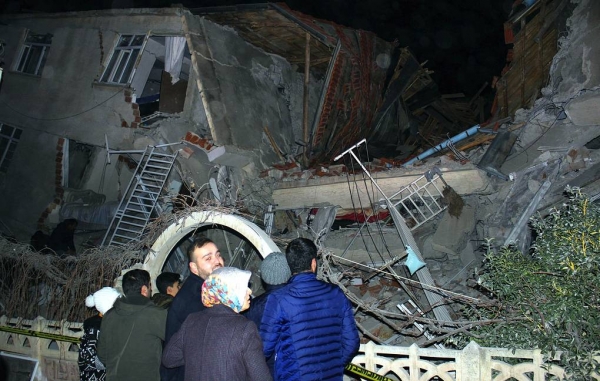 Разрушительное землетрясение в Турции: 19 погибших