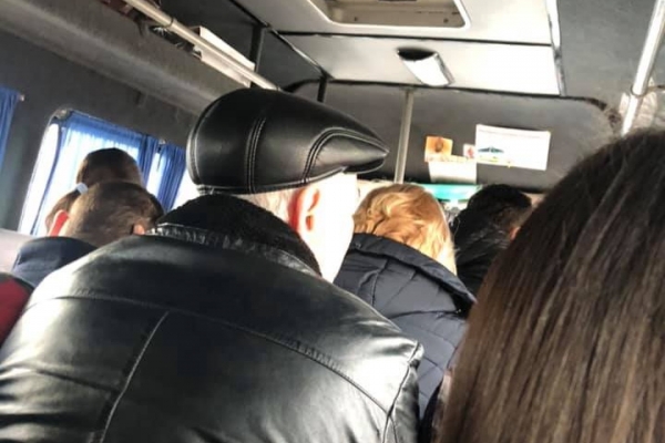 Без билета и на табуретках. В соцсетях показали автобус Кишинев-Комрат после подорожания тарифов