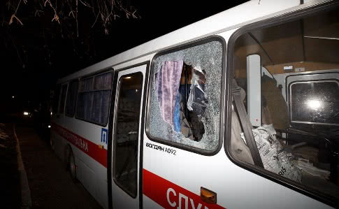 В Украине закидали камнями автобусы с прибывшими из Китая украинцами. Есть пострадавшие