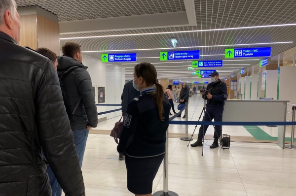 Коронавирус в Молдове? Из кишиневского аэропорта двух пассажиров доставили в больницу