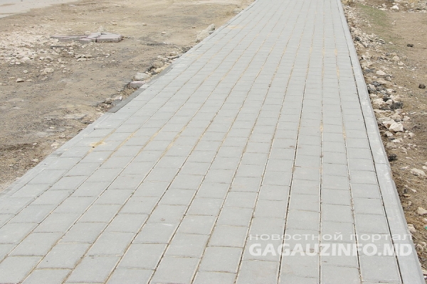 Более километра тротуара из брусчатки появится в Казаклии