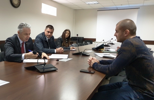«Решать вопросы на месте»: Министр обороны провел прием граждан в Комрате