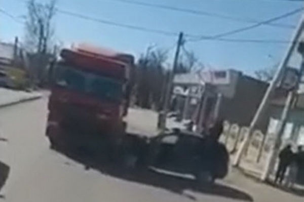 ДТП в Конгазе: дорогу не поделили грузовик и легковушка