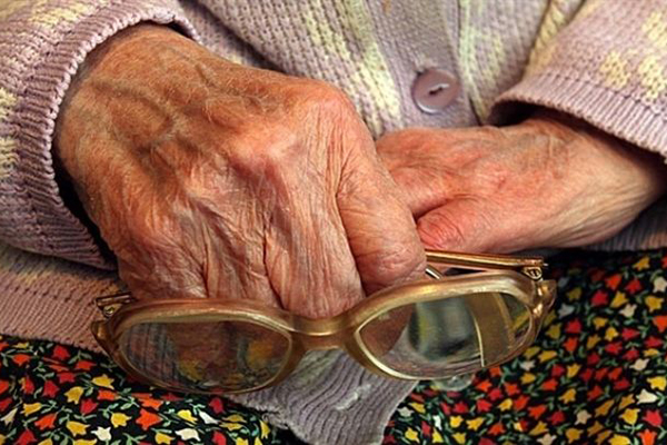 В Дезгинже неизвестные отобрали у женщины пенсию