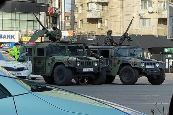 В Молдове на борьбу с коронавирусом вывели солдат и бронетехнику