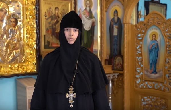 Игумения комратского монастыря призвала православных верующих молиться дома
