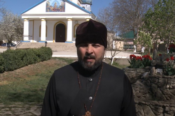 «Необычно и тяжело». Священник из Копчака призвал односельчан оставаться на Пасху дома