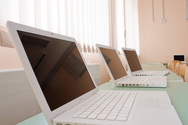 Власти Гагаузии намерены купить компьютеры для дистанционного обучения детей