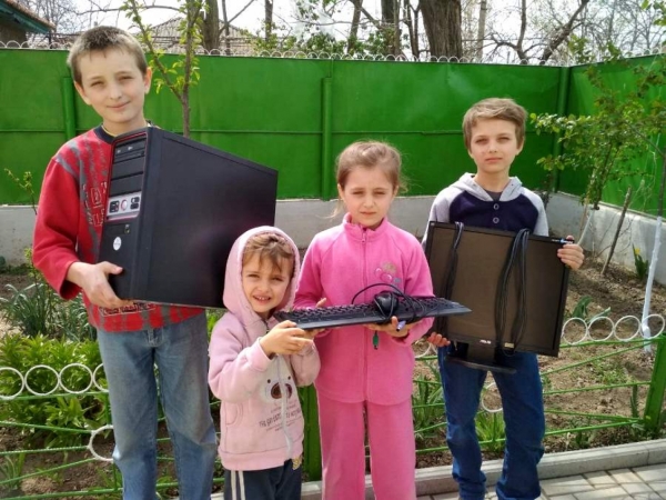 «Поделись компьютером»: еще 44 ученика из Гагаузии нуждаются в гаджетах