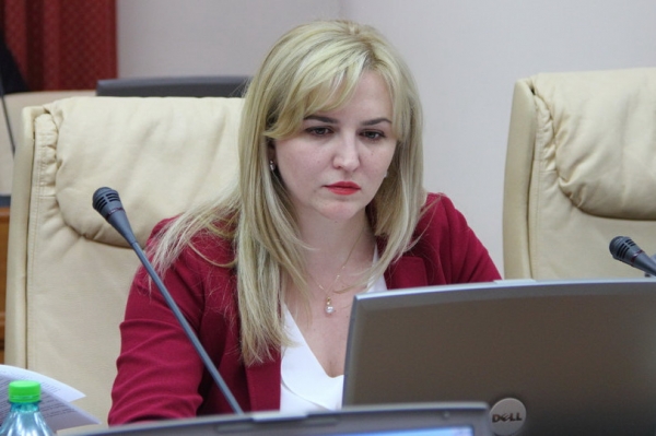 Депутат Руксанда Главан покидает фракцию ДПМ в парламенте