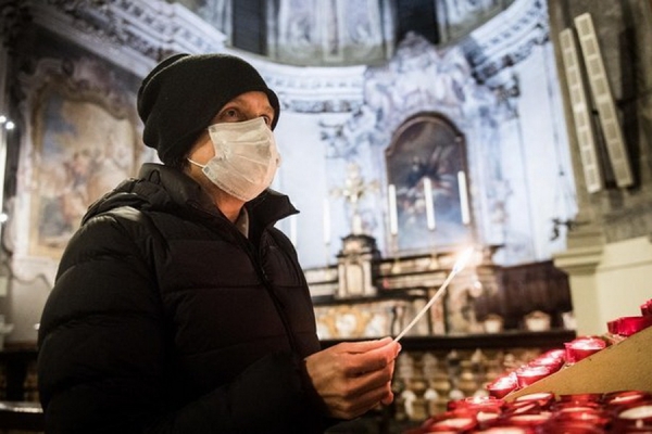 Священников и прихожан в Молдове обязали носить маски