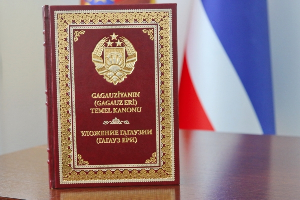 Башкан поздравила жителей Гагаузии с Днем Уложения