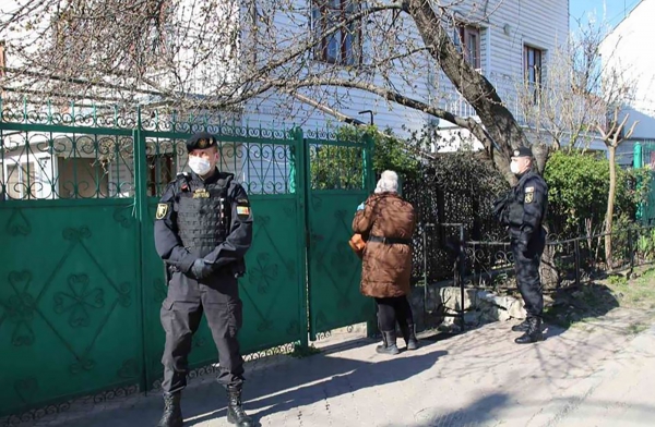 Почтальоны продолжат разносить пенсию на дом и в июне