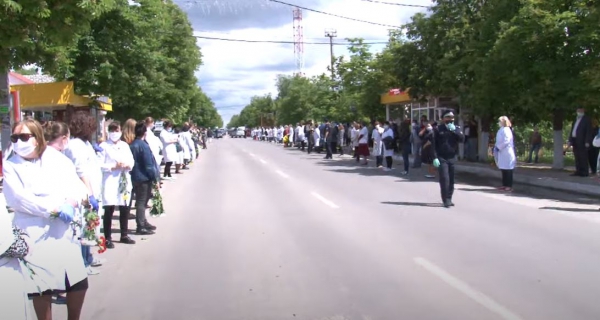 LIVE: В Комрате в последний путь провожают врача Федора Барган