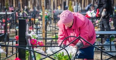 Власти запретили продукты и алкоголь на территории кладбищ
