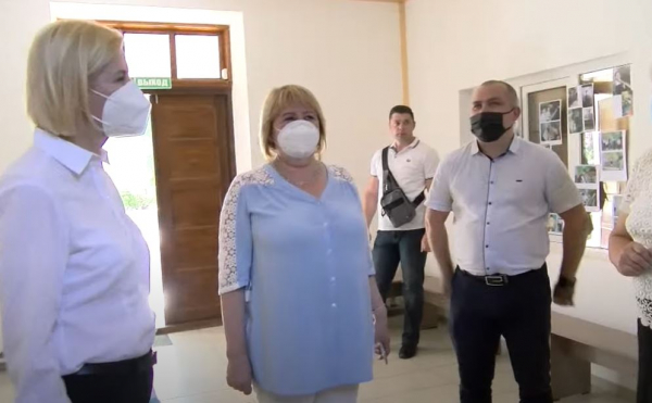 LIVE: Башкан осматривает музыкальную школу Вулканешт после капремонта