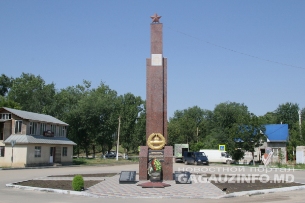 «Дань памяти»: В Баурчи отреставрировали памятник участникам войны
