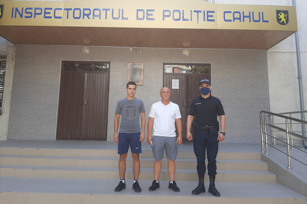 Чужого не надо. В Кагуле забытую в банкомате крупную сумму вернули владельцу
