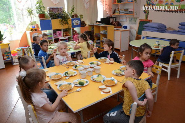 Кто следит за качеством продуктов в детских садах Гагаузии и как часто проводятся проверки?
