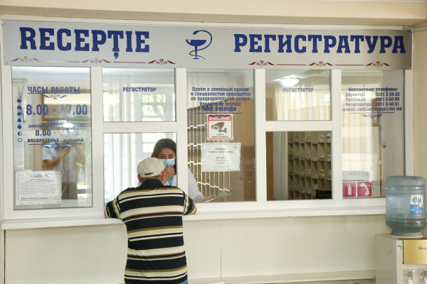 Семьи погибших из-за COVID врачей получили материальную помощь от руководства Гагаузии