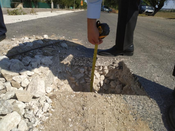 Специалисты назвали причины разрушения асфальта в Ферапонтьевке. Что будет дальше?
