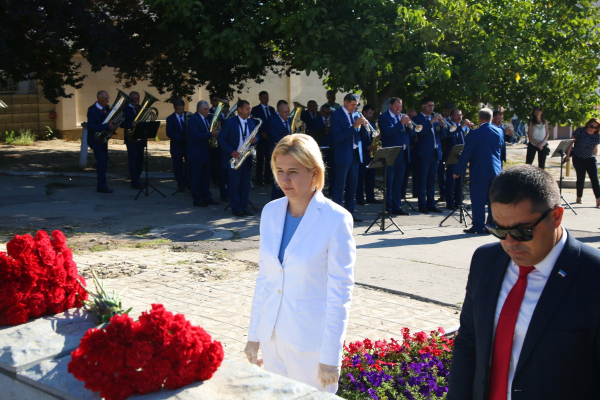 Гагаузской Республике 30 лет:  руководство автономии возложило цветы на Аллее славы