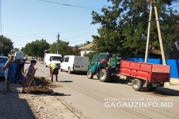 Благоустройство села. В Гайдарах восстанавливают бордюры и клумбы