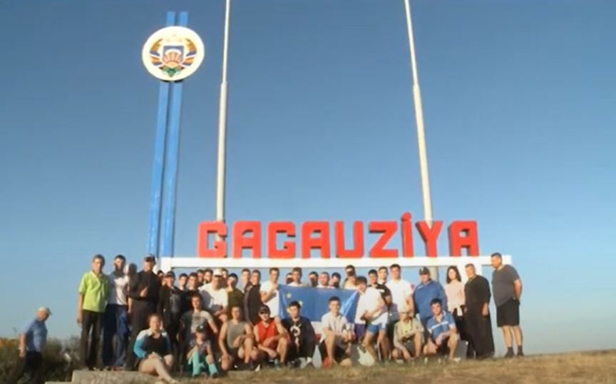 17 километров за два часа: молодежь посвятила забег 30-летию Гагаузской Республики