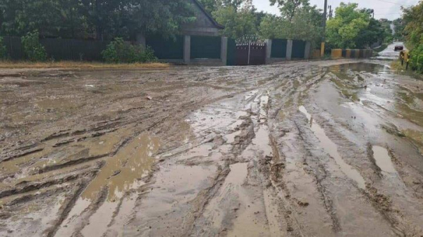 В Твардице ливни размыли дороги и нанесли ущерб десяткам домовладений