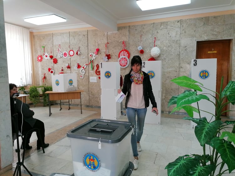 Предварительные результаты выборов примара в двух селах Молдовы опубликовал ЦИК