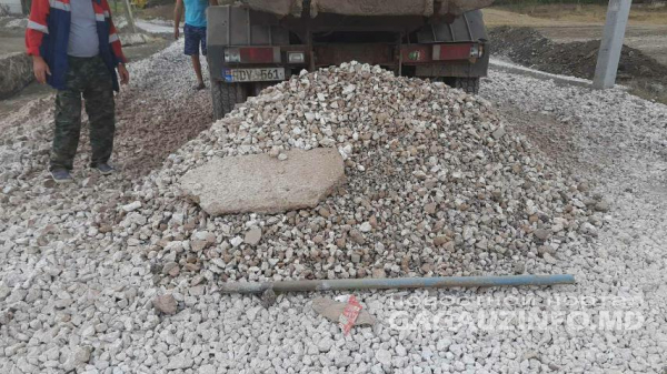 Строительный мусор вместо щебня: в Конгазчике пресекли попытку некачественного ремонта дороги