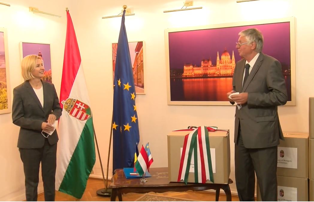 LIVE: Посольство Венгрии дарит компьютерную технику