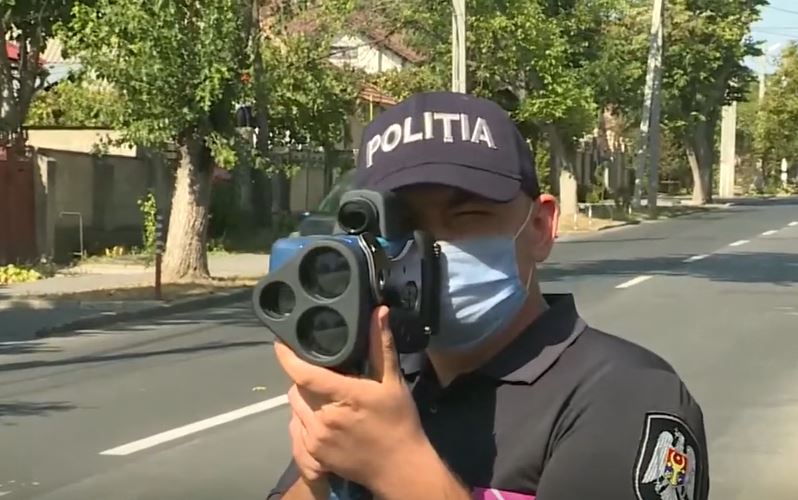 Видят лихача за километр: молдавская полиция начала использовать новые радары
