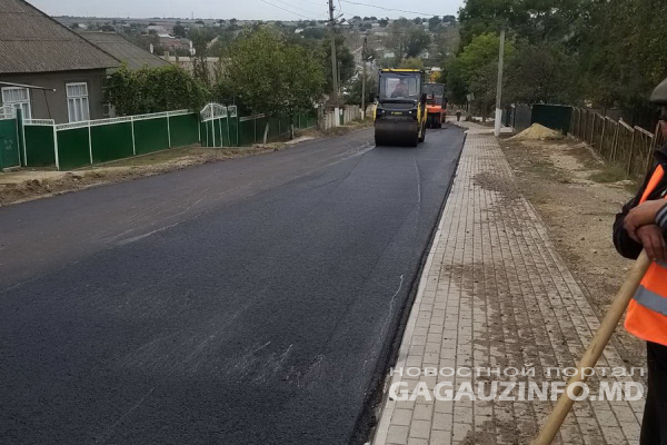 В Чишмикиойе завершены работы по реконструкции центральной дороги