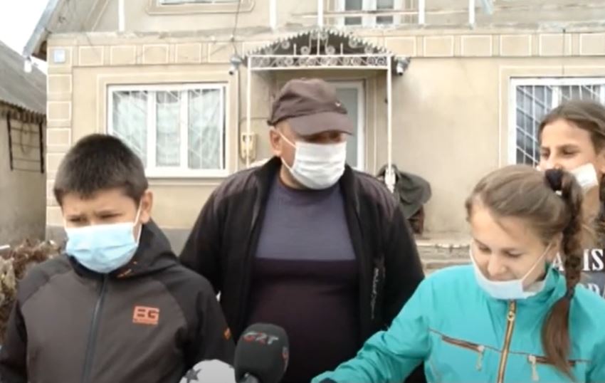 Социальная акция в Гагаузии: фармацевтическая компания подарила ноутбуки многодетным семьям