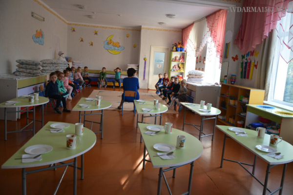 «Работаем по инструкции». Один день из жизни детсада Авдармы показали на фото