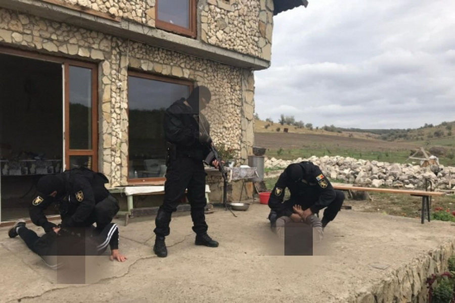 Масштабная спецоперация в Молдове: задержаны 19 человек, накрыт и наркопритон в Гагаузии