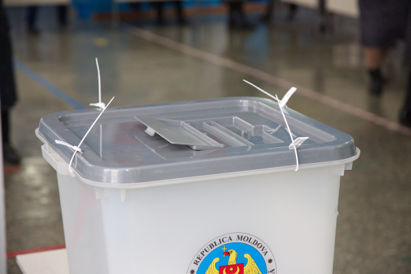 Итоги выборов: Санду на 1-м месте, Додон - на 2-м