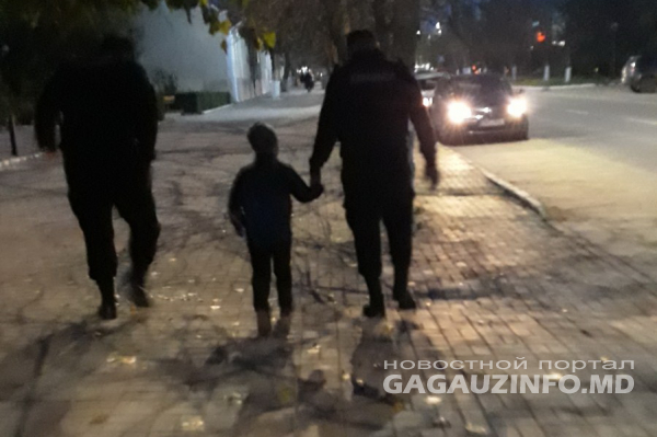Потерялся в Комрате. Карабинеры вернули родным заблудившегося ребенка
