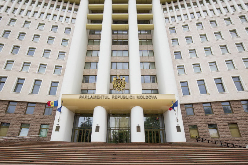 Парламент Молдовы после двухмесячного перерыва собирается на заседание