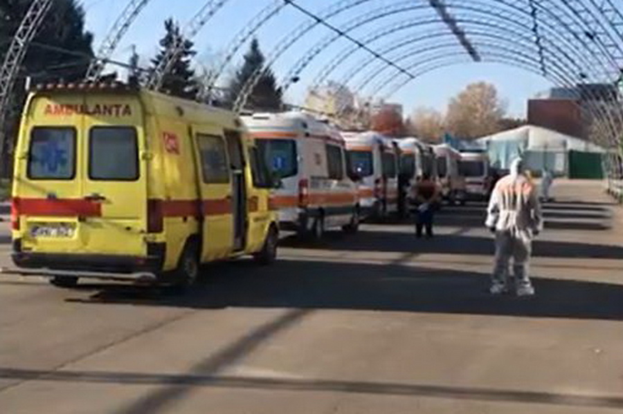 Очередь из «неотложек» сформировалась у ковид-центра в Кишиневе
