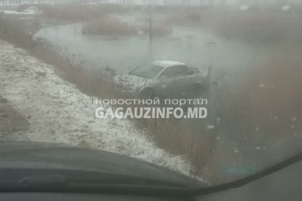 ДТП на дороге Комрат-Чумай: автомобиль оказался в кювете