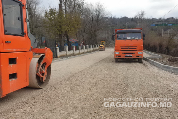 В Кириет-Лунге ремонтируют дорогу к детскому саду и школе