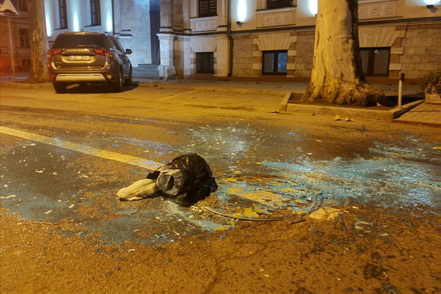 Атака на депутата. Молдавского политика облили неизвестной жидкостью