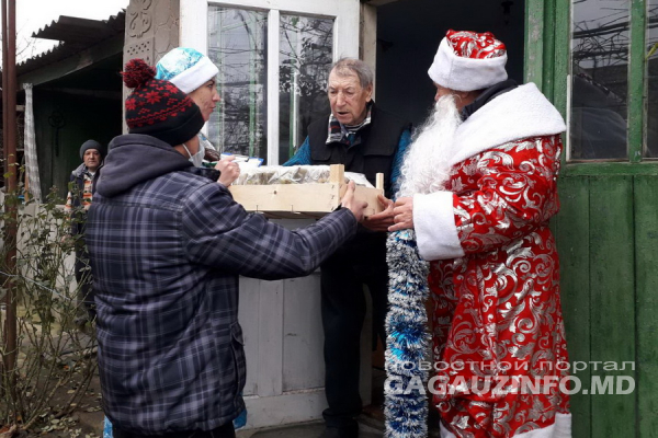 Подарки в преддверии Нового года получили жители коммуны Светлый