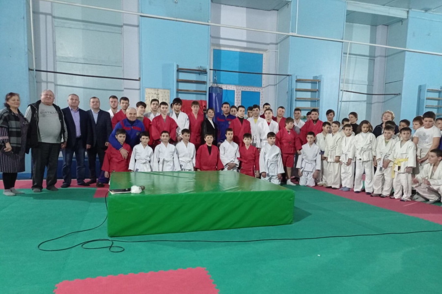Спортсменам из Казаклии вручили 30 комплектов кимоно