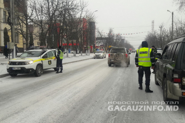 Четыре экипажа полиции на одном участке. В Комрате снова рейды?