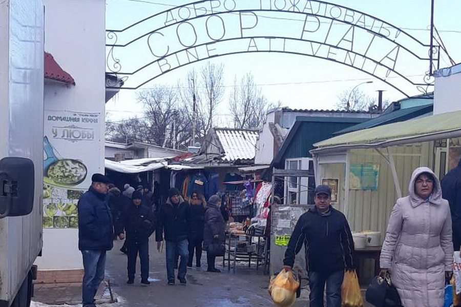 Вопреки решению центра: в Чадыр-Лунге и Вулканештах не закроют рынки